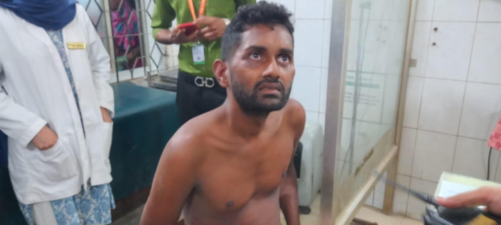সাভারে শিশুচোর সন্দেহে গাছে বেঁধে যুবককে নির্যাতন সাভারে শিশুচোর সন্দেহে গাছে বেঁধে যুবককে নির্যাতন