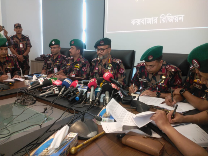 সীমান্তে মাদক পাচার সহ বিভিন্ন অপকর্মে জড়িত আরাকান আর্মি: বিজিবি সীমান্তে মাদক পাচার সহ বিভিন্ন অপকর্মে জড়িত আরাকান আর্মি: বিজিবি