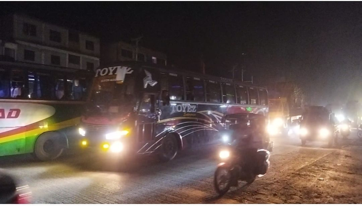ঢাকা-টাঙ্গাইল মহাসড়কের কিছু অংশে যানচলাচল ধীরগতি ঢাকা-টাঙ্গাইল মহাসড়কের কিছু অংশে যানচলাচল ধীরগতি