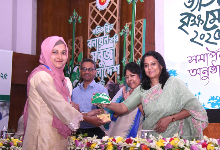 বন্যপ্রাণী সংরক্ষণে পুরস্কারপ্রাপ্ত শিক্ষার্থীদের নিয়ে গঠিত হবে ছাত্রবলয়: পরিবেশ উপদেষ্টা বন্যপ্রাণী সংরক্ষণে পুরস্কারপ্রাপ্ত শিক্ষার্থীদের নিয়ে গঠিত হবে ছাত্রবলয়: পরিবেশ উপদেষ্টা