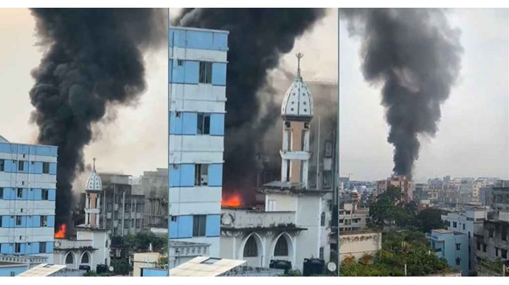 শেওড়াপাড়ায় মেট্রো স্টেশন সংলগ্ন ভবনে অগ্নিকাণ্ড শেওড়াপাড়ায় মেট্রো স্টেশন সংলগ্ন ভবনে অগ্নিকাণ্ড