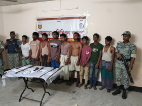 টেকনাফে পুলিশের উপর হামলা,অস্ত্রসহ ১১ রোহিঙ্গা আটক