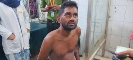 সাভারে শিশুচোর সন্দেহে গাছে বেঁধে যুবককে নির্যাতন