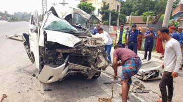 টাঙ্গাইলে ট্রাকের পেছনে মাইক্রোবাসের ধাক্কা, বাবা ও দুই ছেলে নিহত