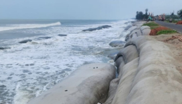 টেকনাফের মেরিন ড্রাইভ সড়ক ভাঙনের ঝুঁকিতে 