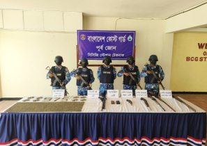 কক্সবাজারের টেকনাফে যৌথ অভিযানে আগ্নেয়াস্ত্র ও গুলি উদ্ধার 