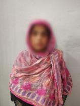 টেকনাফে ৭০ হাজার ইয়াবাসহ এক নারীকে আটক করছে র‌্যাব