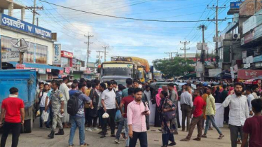 উখিয়া রোহিঙ্গা ক্যাম্পে চাকরিচ্যুত শিক্ষকদের সড়ক অবরোধ 
