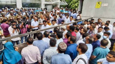 এনবিআর সম্পূর্ণ অবরুদ্ধ, ভেতরে-বাইরে তালা লাগানো