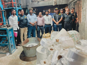 র‍্যাবের যৌথ অভিযানে ৯ টন নিষিদ্ধ পলিথিন জব্দ এবং ৪ লক্ষ টাকা জরিমানা