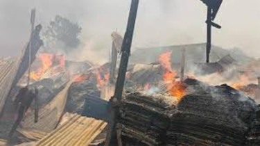 গাজীপুরে ঝুটের গুদামে আগুন, নিয়ন্ত্রণে ৬ ইউনিট