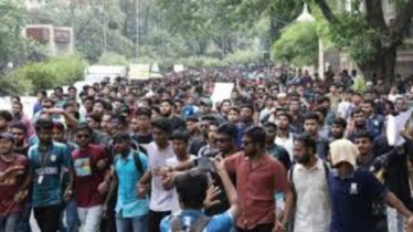 দাবি না মানলে লাগাতার কর্মসূচির ঘোষণা জবি শিক্ষার্থীদের