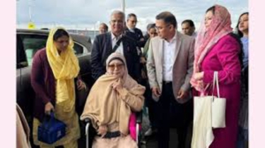 হিথ্রো বিমানবন্দরে পৌঁছেছেন খালেদা জিয়া