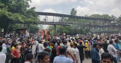 এবার নগর ভবন ছেড়ে মৎস্য ভবনের সামনে ইশরাক সমর্থকরা
