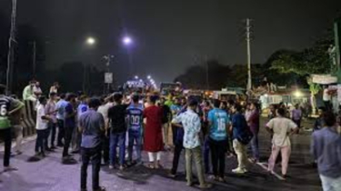 আ. লীগ নিষিদ্ধের দাবিতে ঢাকা-আরিচা মহাসড়ক অবরোধ