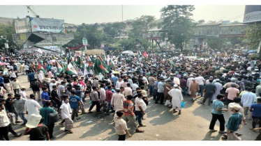 শাহবাগে আওয়ামী লীগ নিষিদ্ধের দাবিতে গণজমায়েত শুরু
