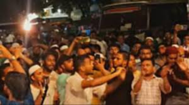আটক ব্যক্তিকে ছাড়াতে থানা ঘেরাও করে বিক্ষোভ