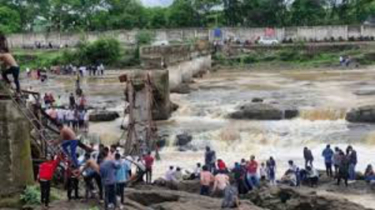 বিমান-হেলিকপ্টার বিধ্বস্তের পর এবার ভারতে সেতু ভেঙে হতাহত ৩৪