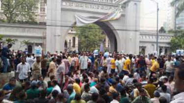 আজও বন্ধ প্রধান ফটক, নগরভবন প্রাঙ্গণে ইশরাক সমর্থকরা