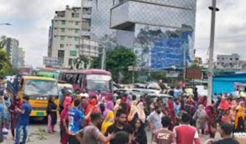 কুড়িলে পোশাক শ্রমিকদের সড়ক অবরোধ, যান চলাচল বন্ধ