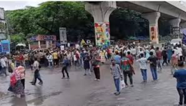 ৩২ ঘণ্টা পর শাহবাগ অবরোধকারীদের ছত্রভঙ্গ করল পুলিশ