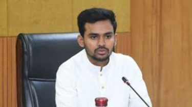 আদালতকক্ষে বিচারকের সামনে সাংবাদিককে মারধরের ঘটনায় যা বললেন আসিফ মাহমুদ