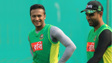 তামিমকে দেখতে হাসপাতালে সাকিবের বাবা-মা
