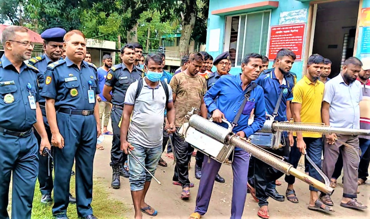 টাঙ্গাইলে কারাগারের বন্দিরা মশা মারছে- করছে অঙিনা পরিষ্কার টাঙ্গাইলে কারাগারের বন্দিরা মশা মারছে- করছে অঙিনা পরিষ্কার
