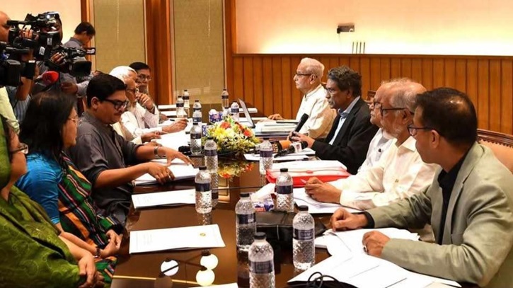 রাজনৈতিক দলগুলোকে ছাড় দিতে হবে: আলী রীয়াজ রাজনৈতিক দলগুলোকে ছাড় দিতে হবে: আলী রীয়াজ
