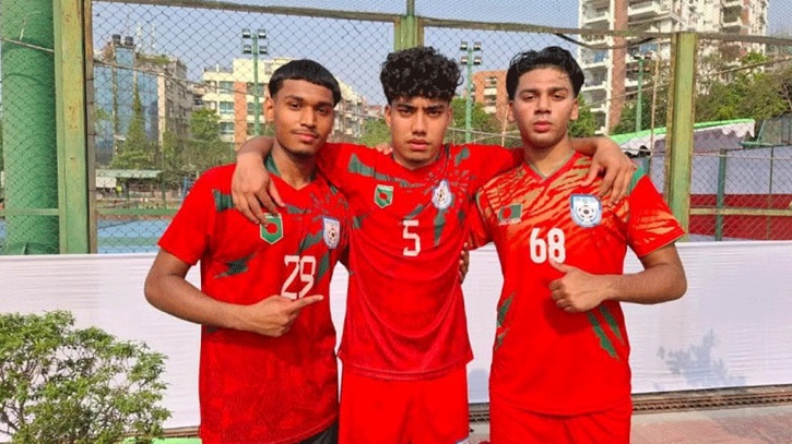 বাফুফের ট্রায়ালে ১৪ দেশের ৫১ প্রবাসী ফুটবলার বাফুফের ট্রায়ালে ১৪ দেশের ৫১ প্রবাসী ফুটবলার