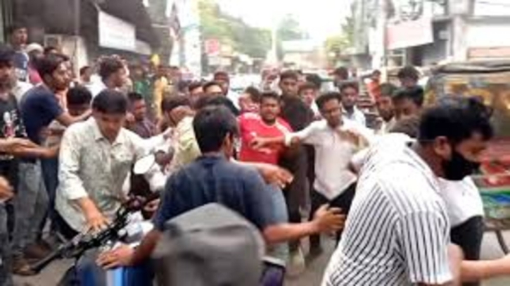 সারজিসের উপস্থিতিতে এনসিপির সমাবেশে দুই গ্রুপের সংঘর্ষ