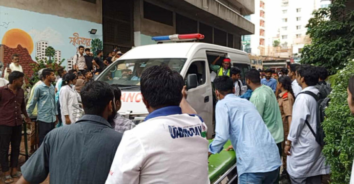 বিমান বিধ্বস্তে নিহত ৬, হাসপাতালগুলোতে একের পর এক আসছে আহতরা বিমান বিধ্বস্তে নিহত ৬, হাসপাতালগুলোতে একের পর এক আসছে আহতরা