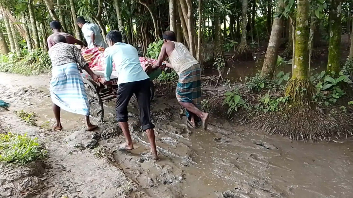 সড়কের বেহাল দশায় ভোগান্তির শিকার মাটিকাটার বাসিন্দারা