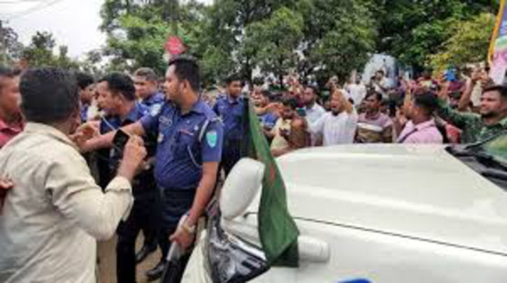 সিলেটে দুই উপদেষ্টার গাড়ি আটকে শ্রমিকদের বিক্ষোভ সিলেটে দুই উপদেষ্টার গাড়ি আটকে শ্রমিকদের বিক্ষোভ