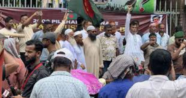 দুপুর ১২টার মধ্যে দাবি না মানলে যমুনা অভিমুখে পদযাত্রা দুপুর ১২টার মধ্যে দাবি না মানলে যমুনা অভিমুখে পদযাত্রা