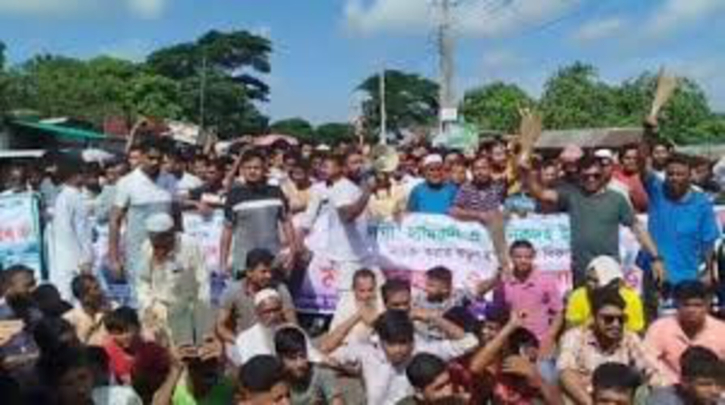 সংসদীয় আসনের সীমানা পুনর্বিন্যাসের প্রতিবাদে ভাঙ্গায় দুই মহাসড়ক অবরোধ সংসদীয় আসনের সীমানা পুনর্বিন্যাসের প্রতিবাদে ভাঙ্গায় দুই মহাসড়ক অবরোধ