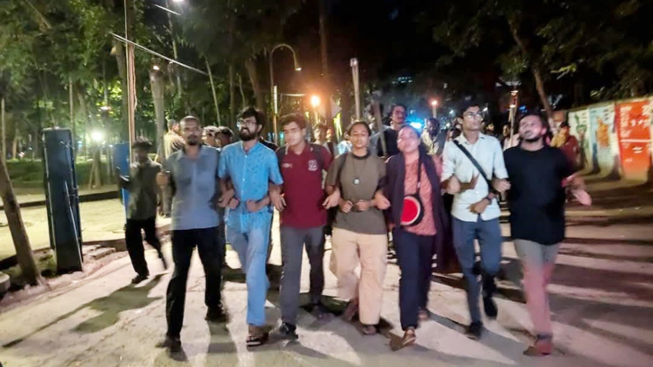 ঢাবিতে বামপন্থীদের মশাল মিছিল, শিক্ষার্থীদের ভুয়া ভুয়া স্লোগান ঢাবিতে বামপন্থীদের মশাল মিছিল, শিক্ষার্থীদের ভুয়া ভুয়া স্লোগান