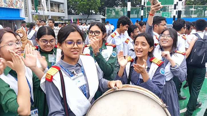 সব বোর্ডে পাসের হারে মেয়েরা এগিয়ে সব বোর্ডে পাসের হারে মেয়েরা এগিয়ে