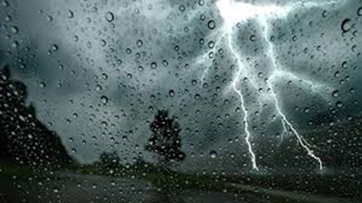 রাত ১টার মধ্যে ১৮ অঞ্চলে ঝড়-বৃষ্টির আভাস
