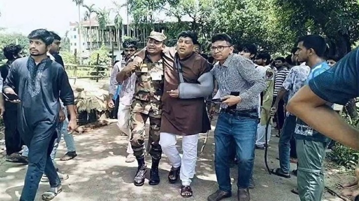 চবিতে শিক্ষার্থী-স্থানীয় সংঘর্ষ, আহত ২০ চবিতে শিক্ষার্থী-স্থানীয় সংঘর্ষ, আহত ২০