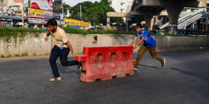 Anti-quota movement: Students intensify “Bangla Blockade” in Dhaka Anti-quota movement: Students intensify “Bangla Blockade” in Dhaka