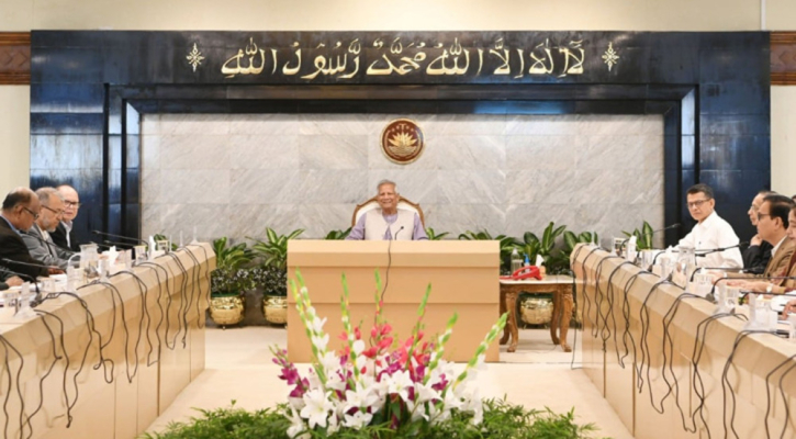 Chief Adviser holding meeting with secretaries