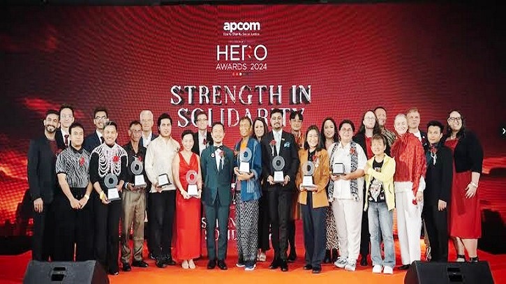 Noboprobhaat Foundation Wins APCOM Hero Award 2024 Noboprobhaat Foundation Wins APCOM Hero Award 2024