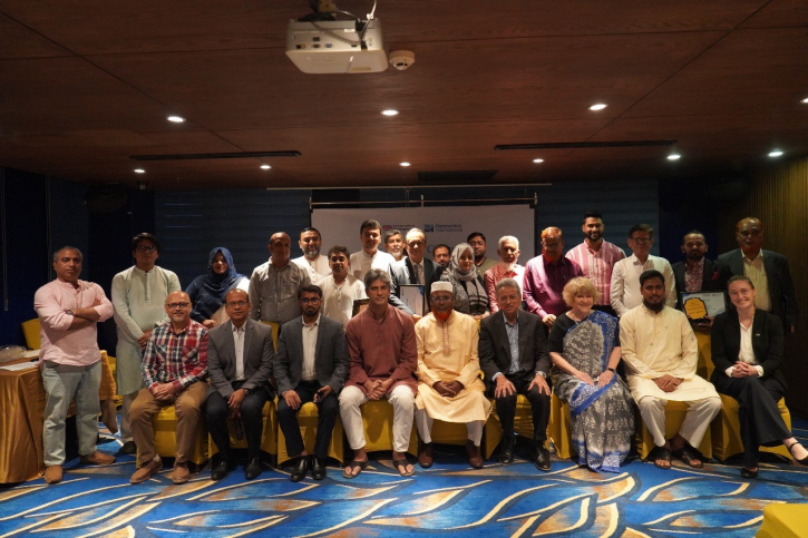 21 politicians graduate Democracy International fellowship