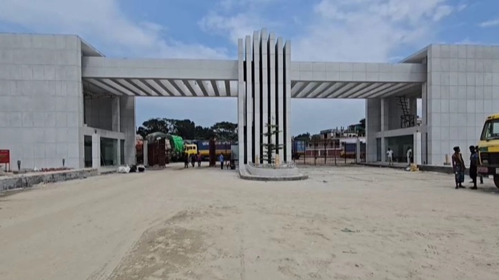 Indian Minister’s visit: Trade through Benapole port suspended for 2 days Indian Minister’s visit: Trade through Benapole port suspended for 2 days