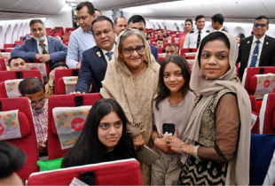 PM’s some moments with passengers