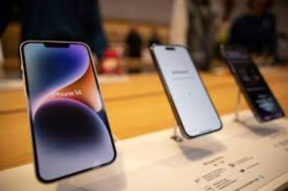 Trump exempts smartphones, computers from new tariffs