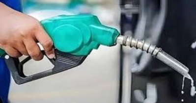 Govt cuts oil prices