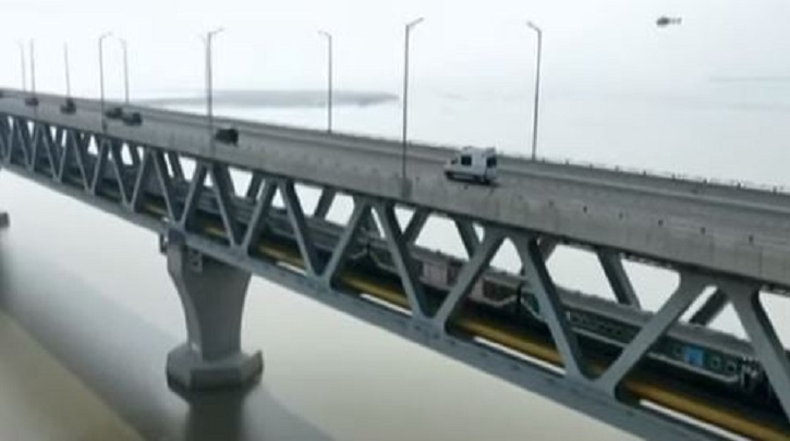 PM crosses Padma River by train PM crosses Padma River by train