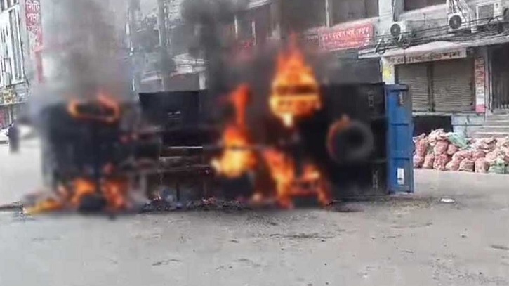 Garment workers’ clash with security forces in Mirpur: Two workers Garment workers’ clash with security forces in Mirpur: Two workers